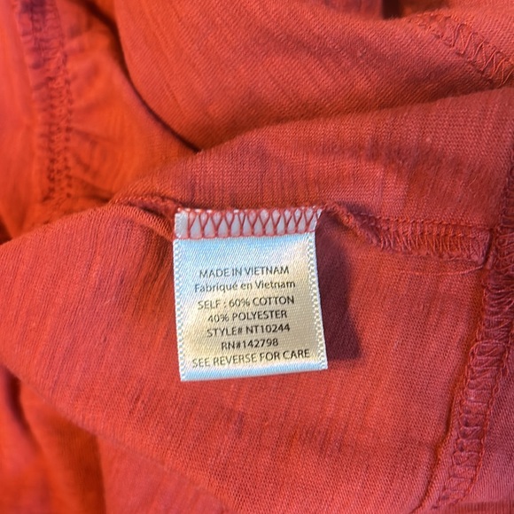 New In top medium - Picture 4 of 4